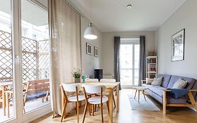 Bright And Cozy Apartment Near Park, With A Huge Terrace.